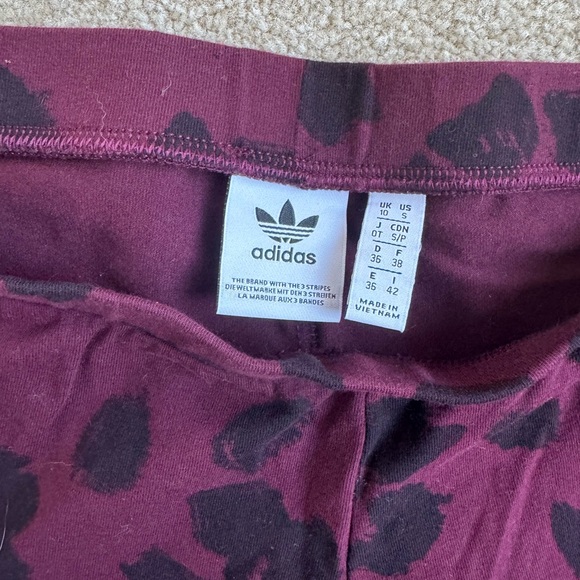 Adidas Maroon leggings with black flowers. size small - Picture 2 of 3